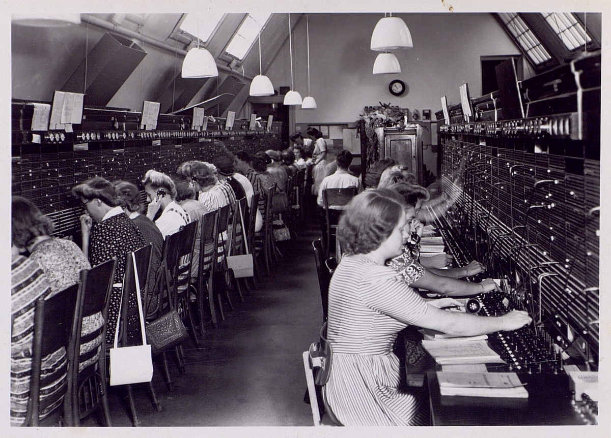 Kalmar Telefonstation före automatiseringen 1946. Interiör.