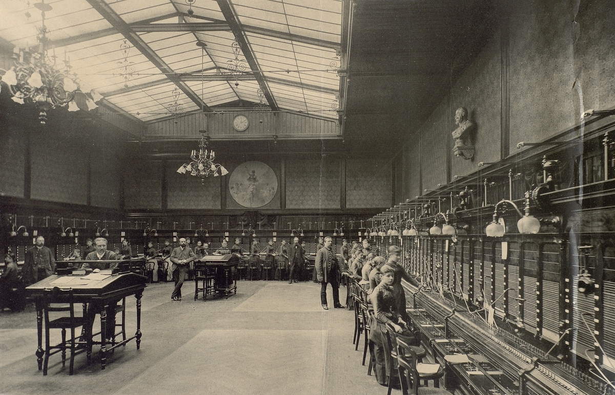 Hamburg, 1885.  Telefonstation. Interiör.