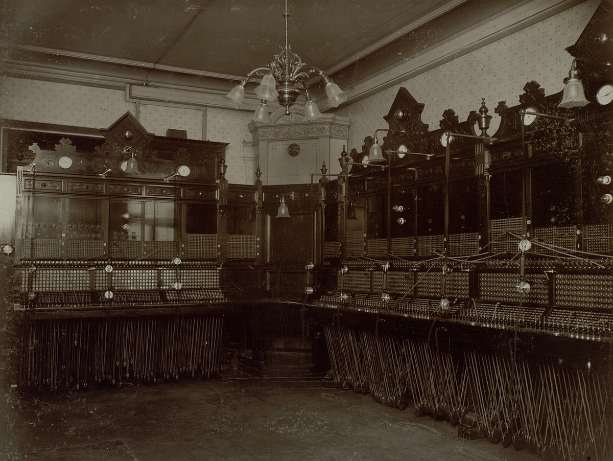 Viborg, Finland, 1894. Telefonstation. Interiör.