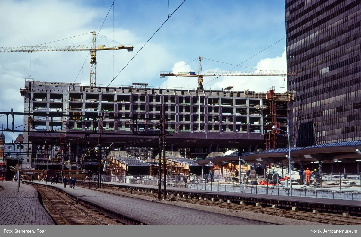 Oslo Sentralstasjon under bygging.