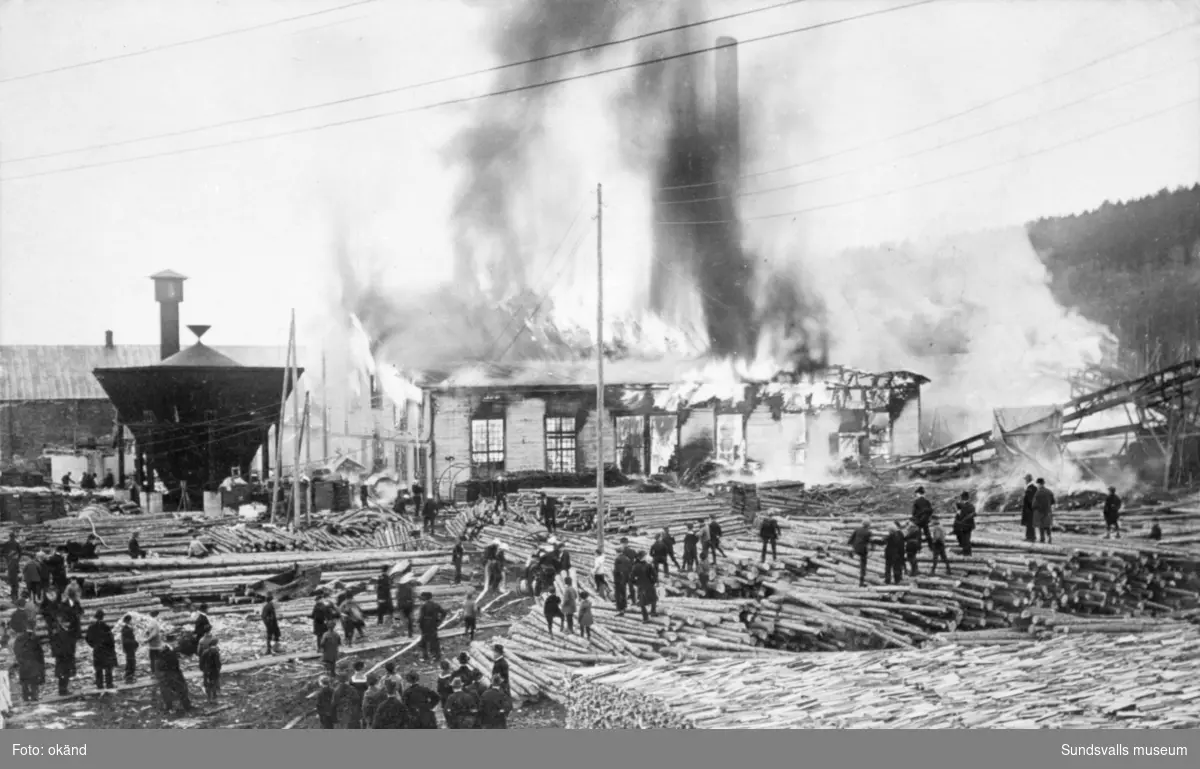 Branden vid AB Svensk Papp. Industribyggnaderna brann tre gånger 1916, 1920 samt 1923. Företaget likviderades 1923.