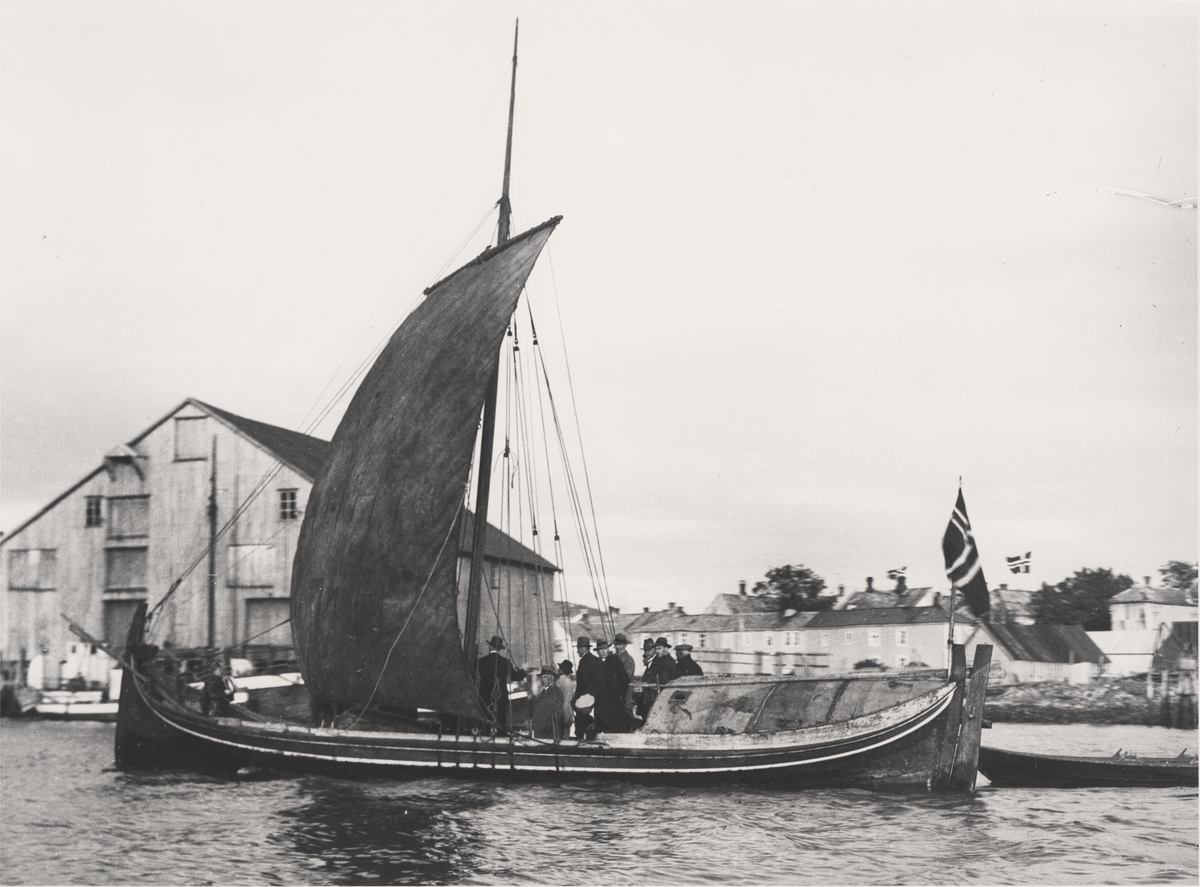 Storbåten 'Den siste viking'. - ved Stadsbygd