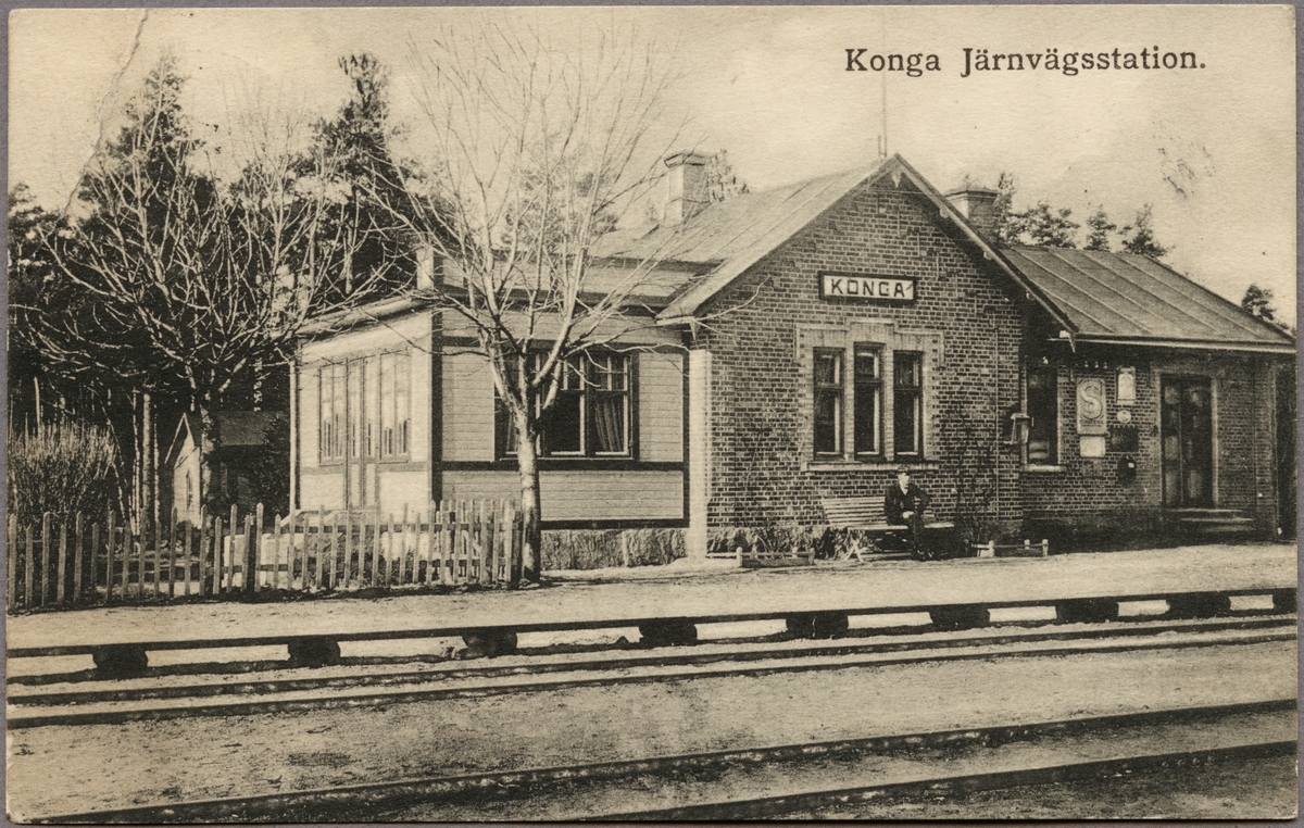 Spårsida av Konga stationshus.
