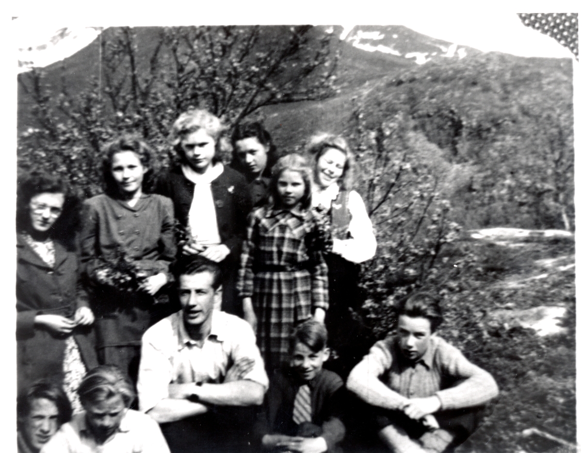 Skolebilde fra Skrolsvik på Senja.  1949.