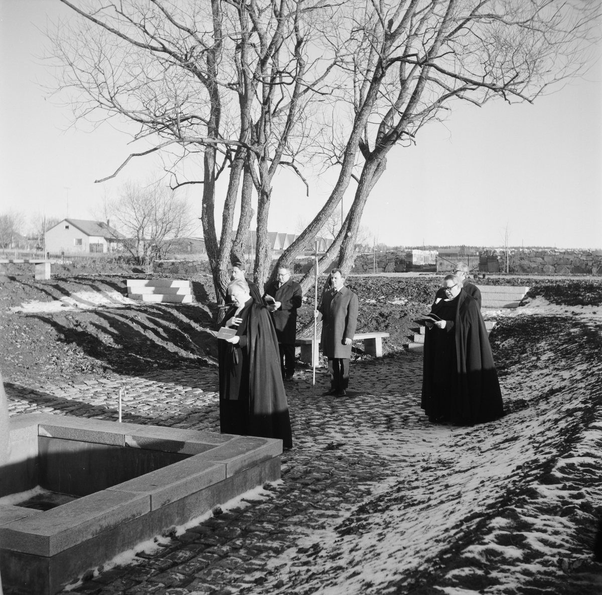 Invigning av utvidgad kyrkogård, Östervåla, Uppland 1971