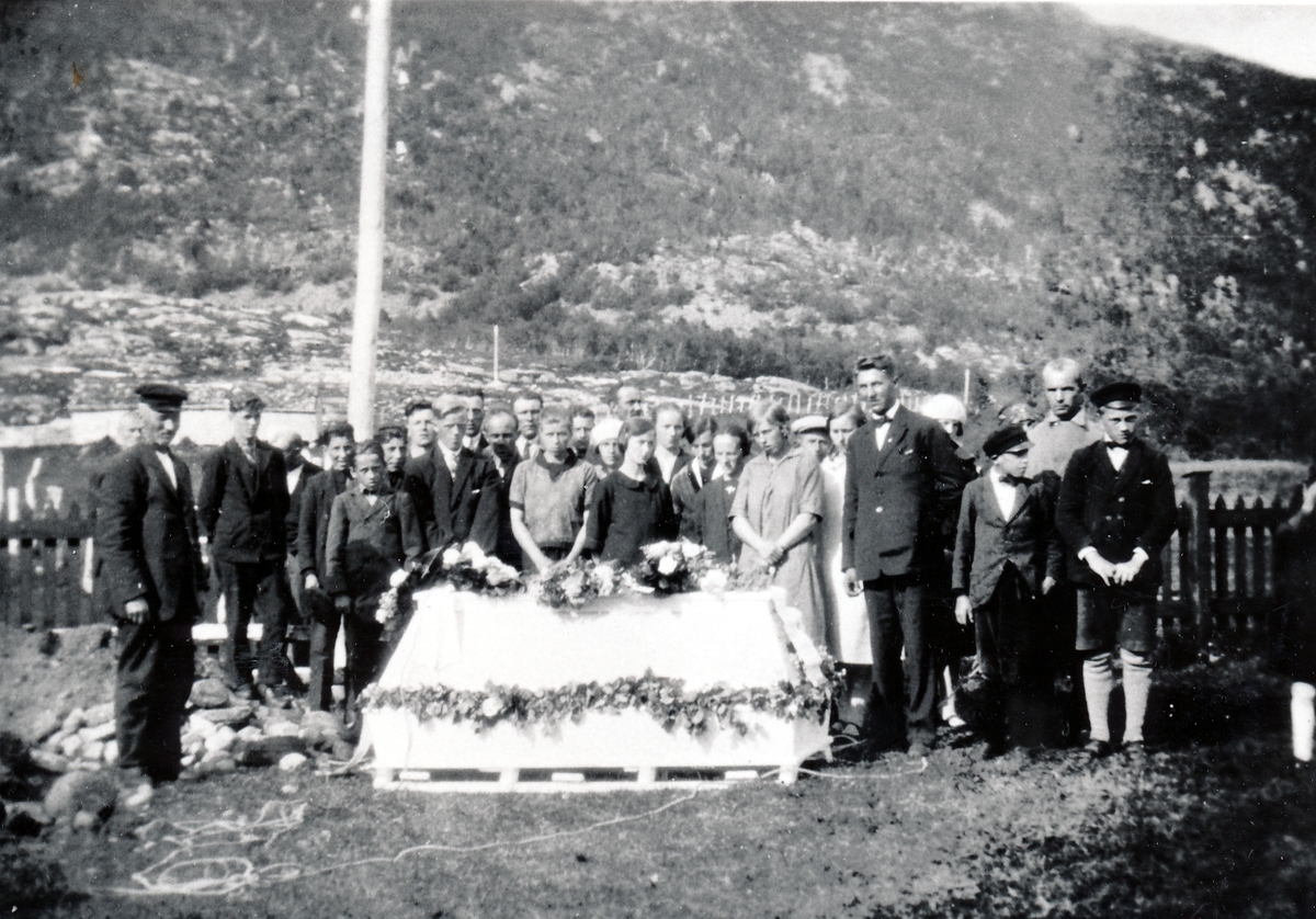 Olav Halsnes begravelse. Stonglandseidet 1928