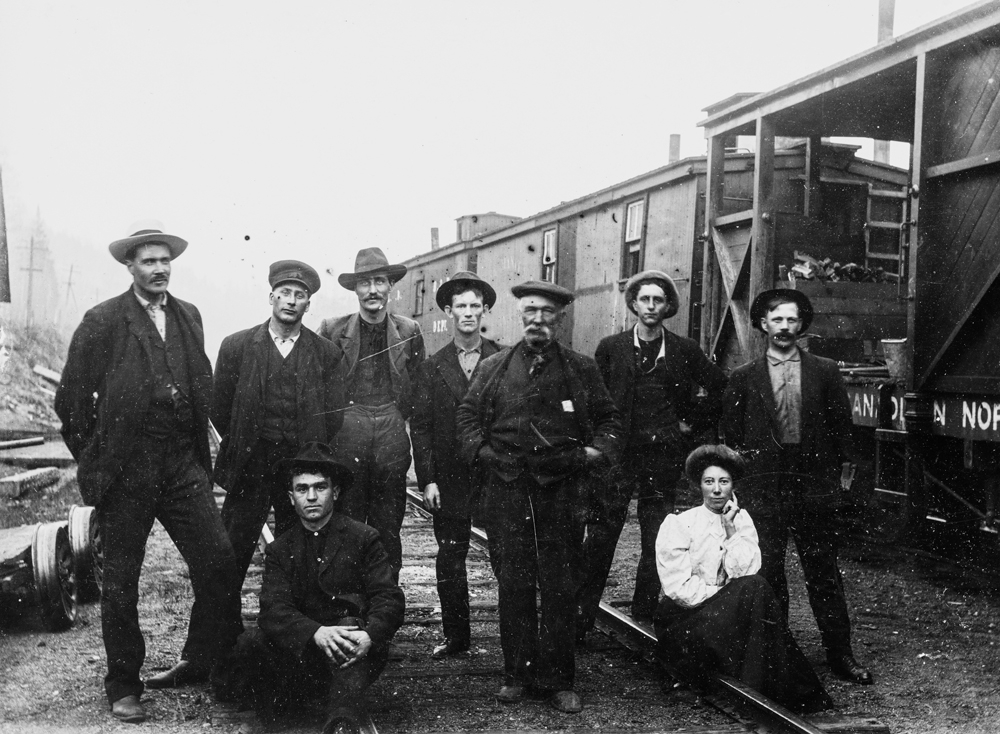 Leirfjord / Canada. Jernbanearbeidere i Canada. Georg Olsen (mannen til Marie Leland) står som nr. 2 fra venstre.