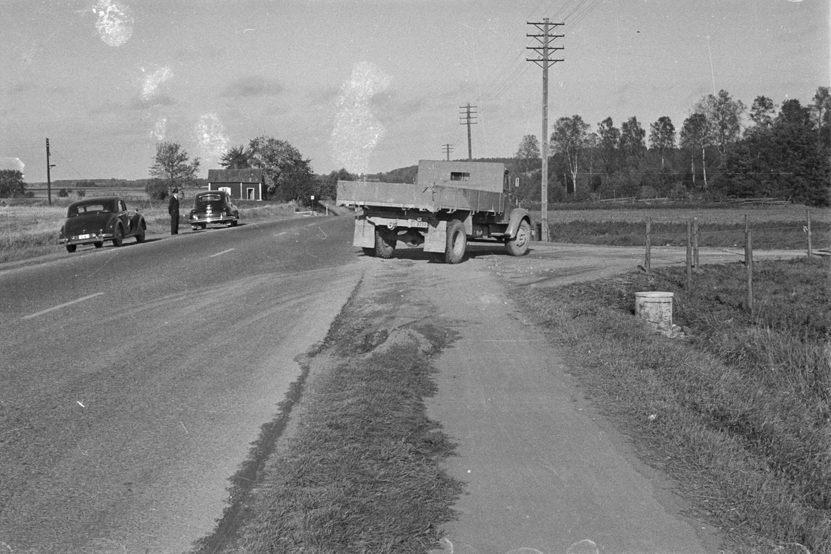 Vägdagen - lastbil på väg, Uppland 1954
