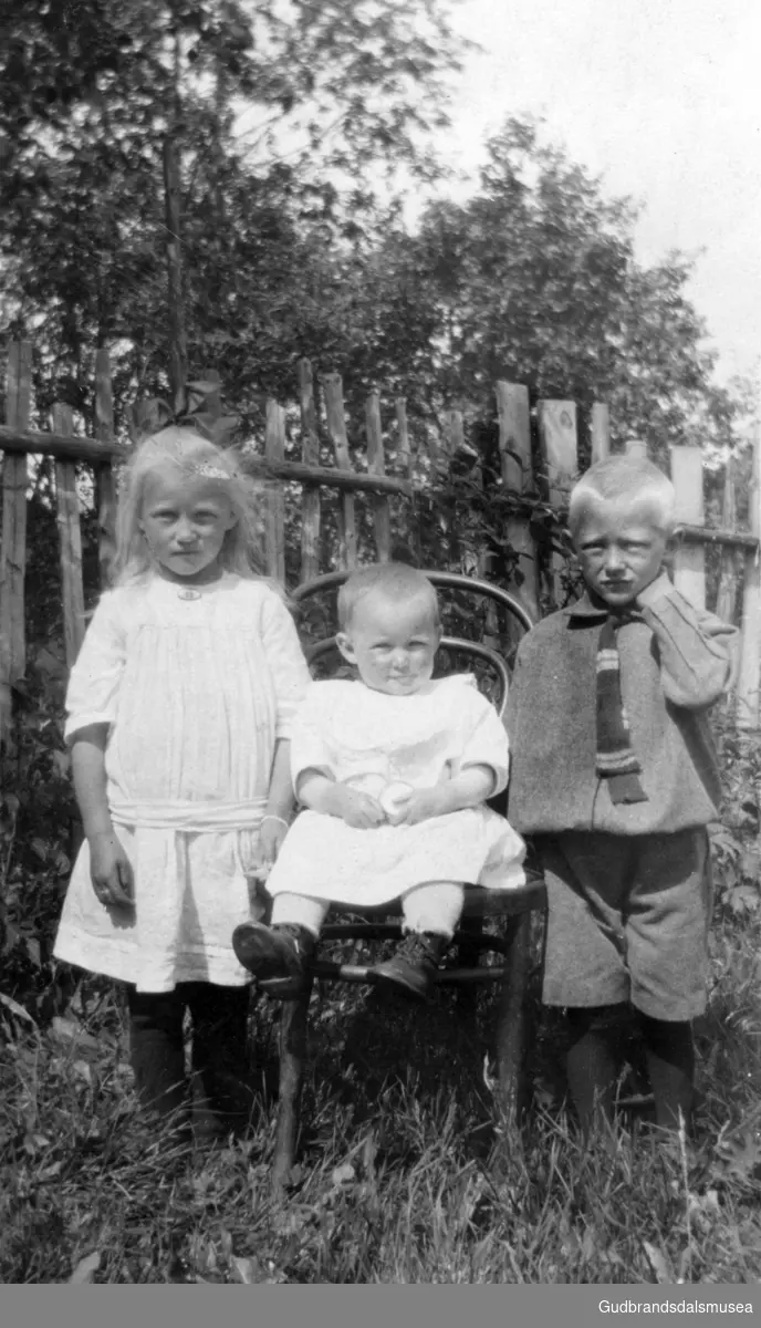 Tre søsken Hestdal frå Babylon i Ulekleiv. Frå venstre: Marit Killi, Astrid Aasen og Sigurd Hestdal.
