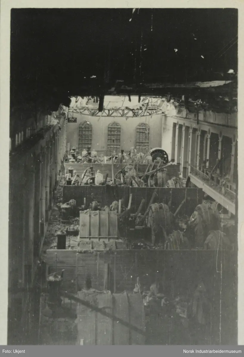 Skade på turbiner og maskinhall etter bombinga av Vemork i 1943