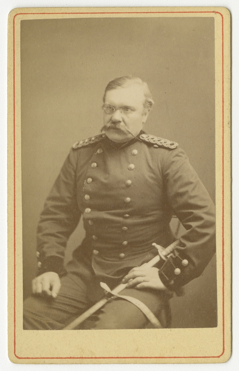 Porträtt av Herman Olof Waldenström, regementsläkare vid Värmlands regemente I 22.

Se även bild AMA.0002100.