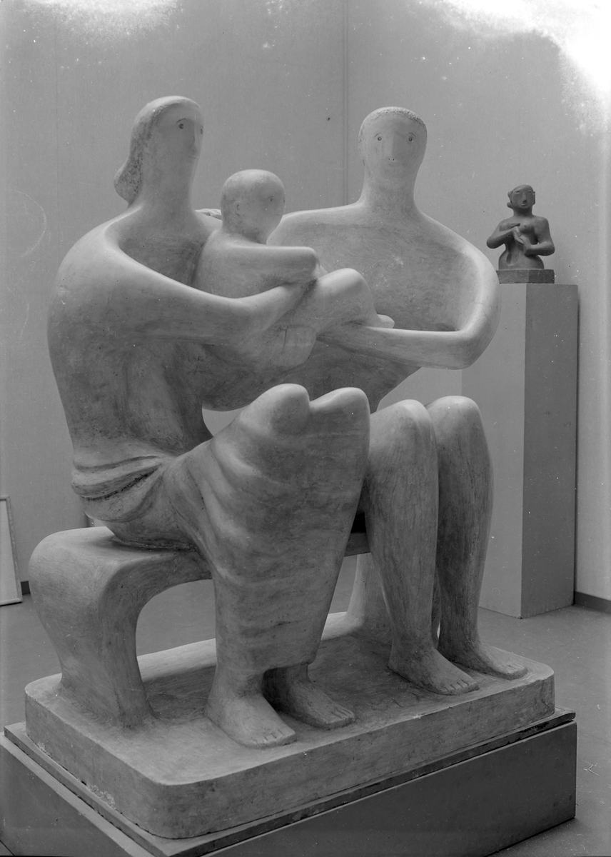 Skulpturer av Henry Moore utstilt  i Kunstforeningen,