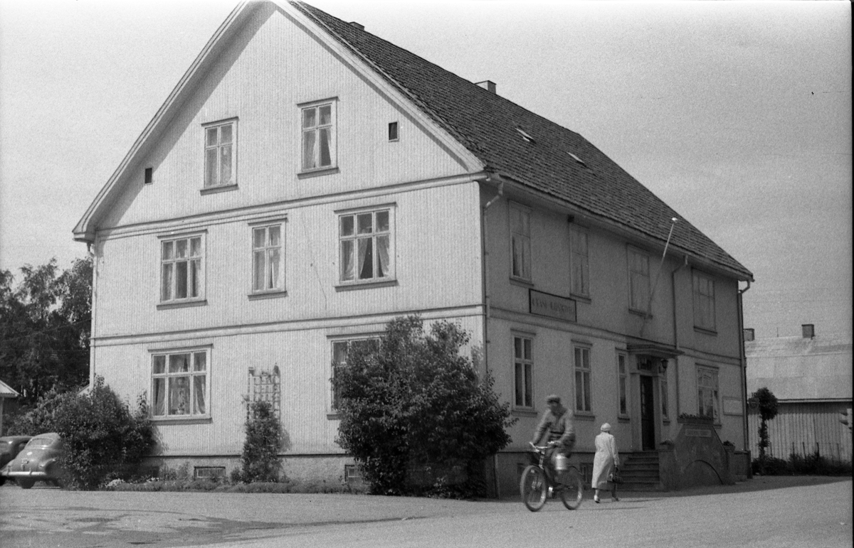 Grand-gården på Lena våren 1958.