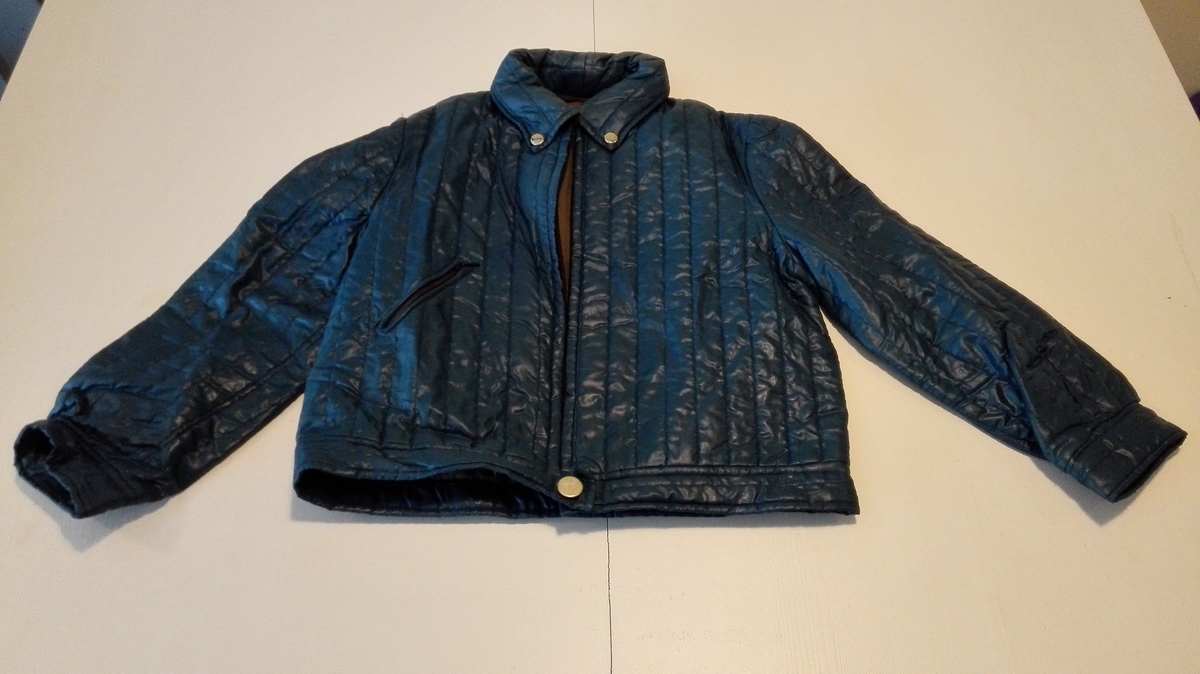 Bobledress - beståande av 3 delar - jakke,  bukse og hue