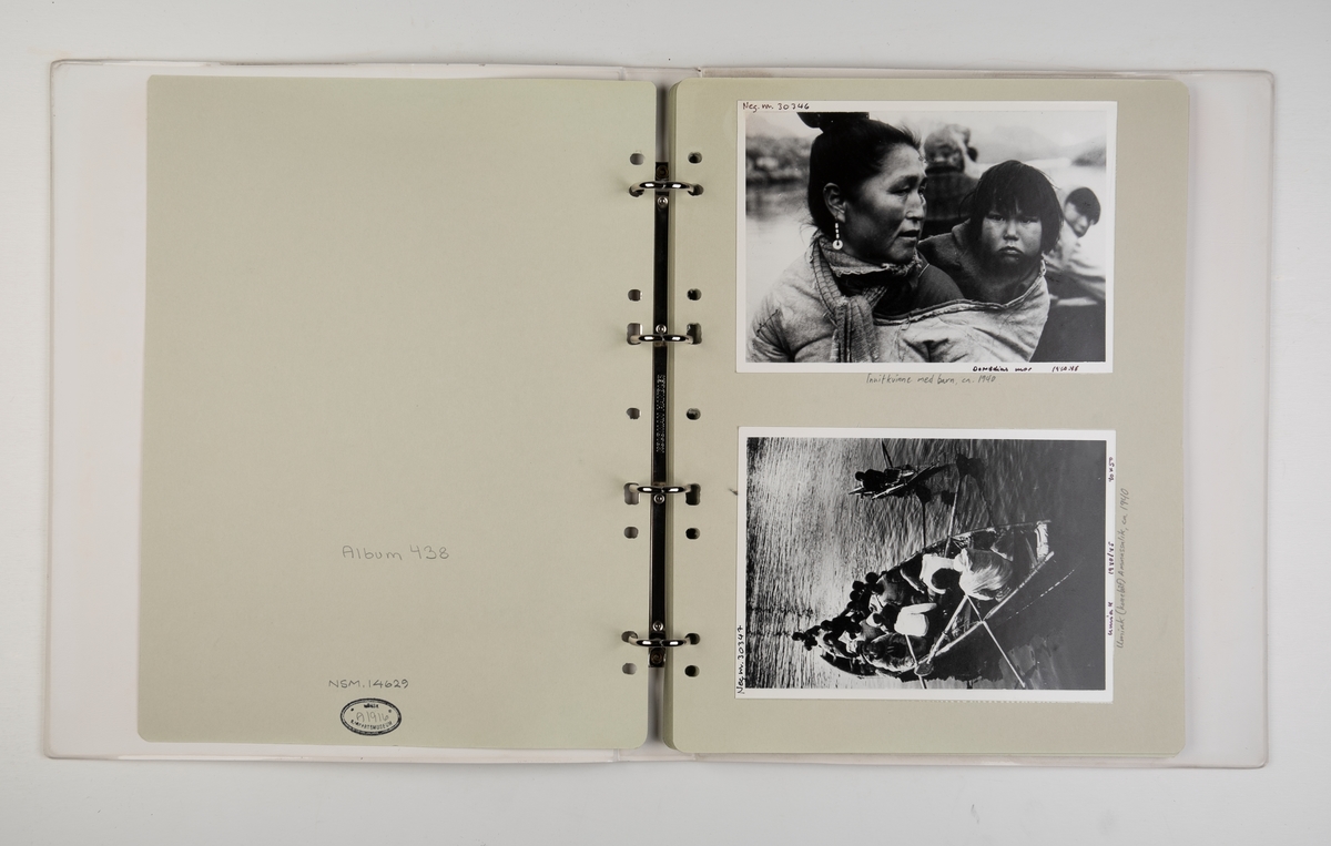 Album med fotografier fra polfarer og kunstner Willie Knutsens arbeider fra Arktis 1932-1965.