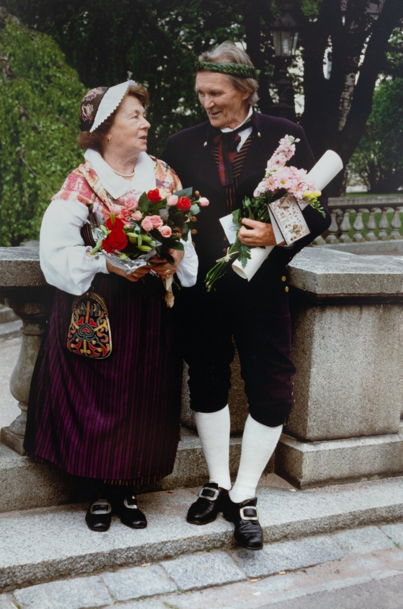 Hilding och Adéle utanför universitetshuset i Uppsala efter promovering 1991.