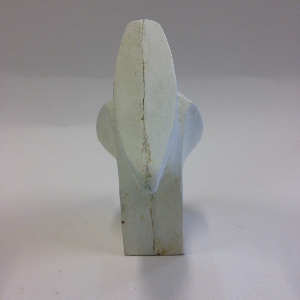 Originalmodell för gjutet glas. Pelikan i trä, vitmålad.