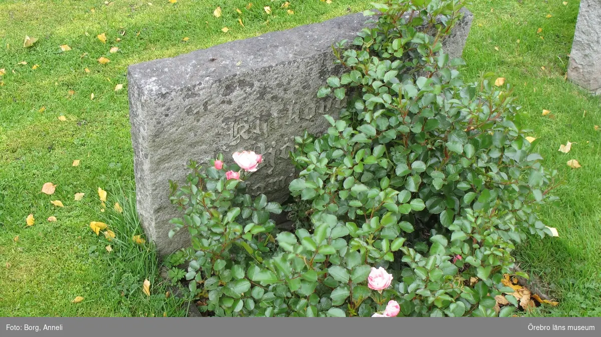 Sköllersta kyrkogård, Inventering av  kulturhistoriskt värdefulla gravvårdar 2011-2012, Kvarter 7.