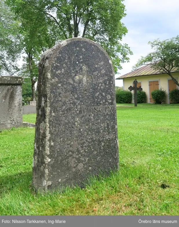 Ervalla kyrkogård Inventering av kulturhistoriskt värdefulla gravvårdar 2015, Kvarter 11.