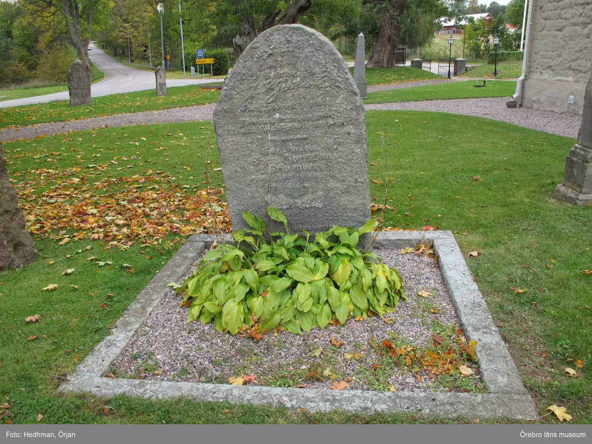 Sköllersta kyrkogård, Inventering av  kulturhistoriskt värdefulla gravvårdar 2011-2012, Kvarter 1.
