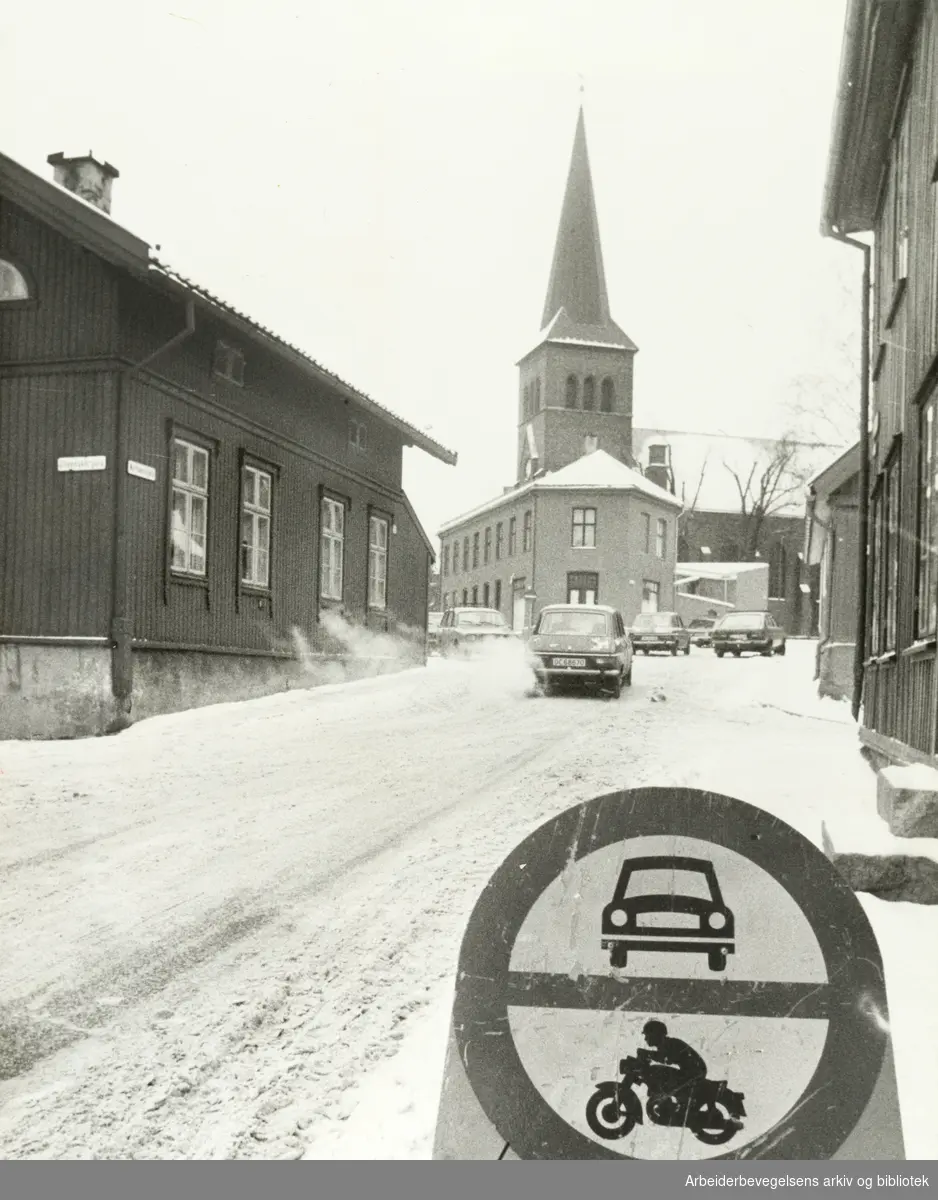 Kampen. Normannsgata. Beboerne ønsker å stenge gata for gjennomkjøring. Januar 1980.