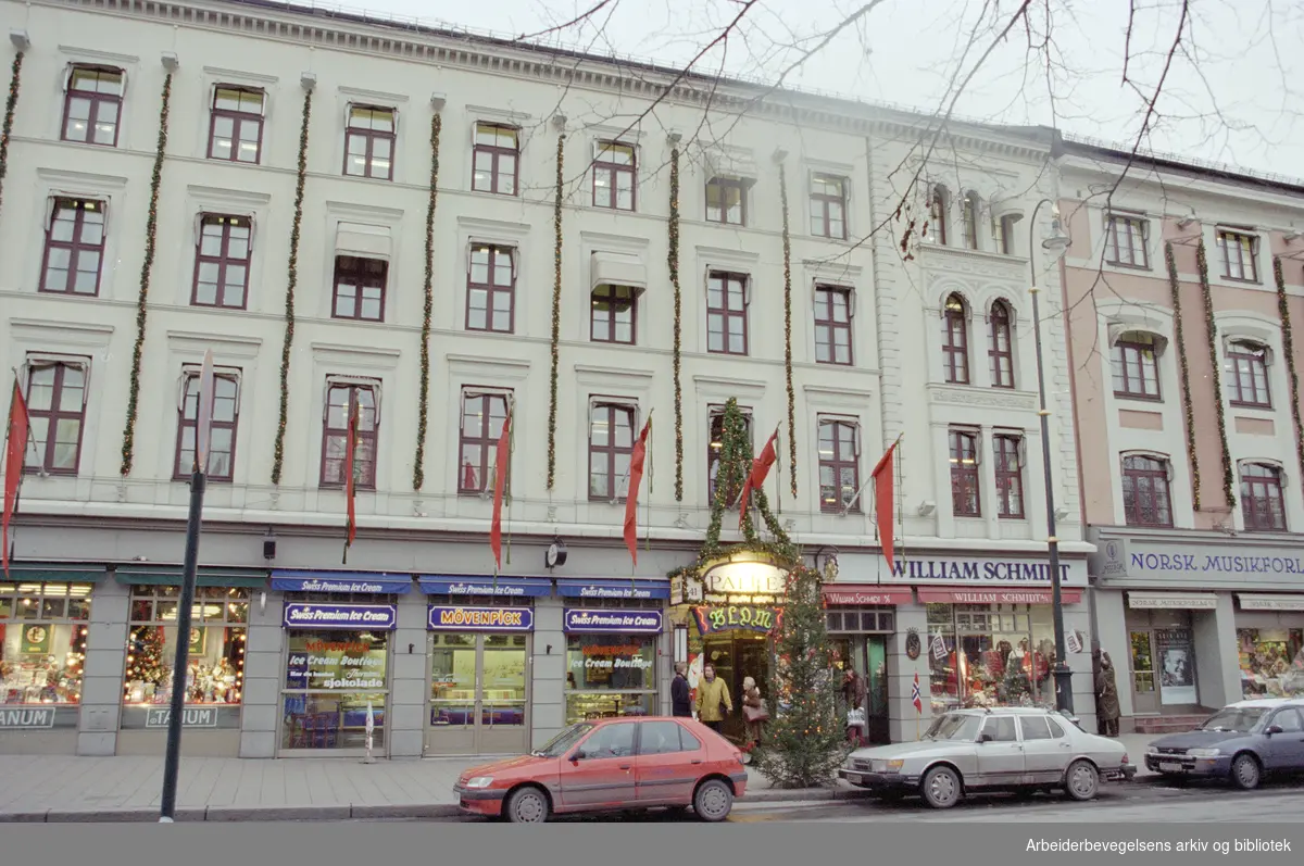 Oslo: Karl Johans gate 41. fra 1848 skal ha vært det første hus i Kristiania på fire etasjer. 27. november 1995