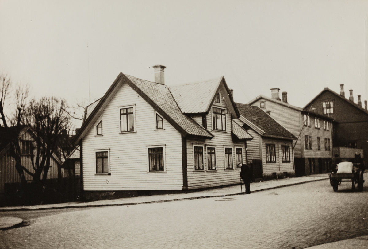 Parti fra Sørhauggaten sett mot nordvest, ca. 1938.