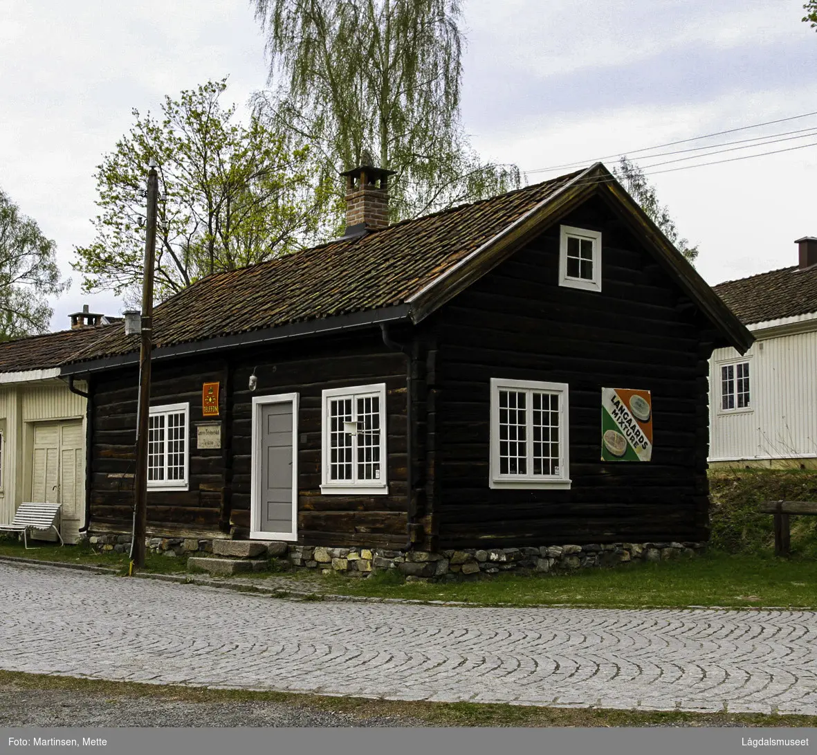 Bygningen ble oppført som skriverstue for sølvverket mellom 1829 og 1840. Den ble senere benyttet som enebolig for familien Haddeland.