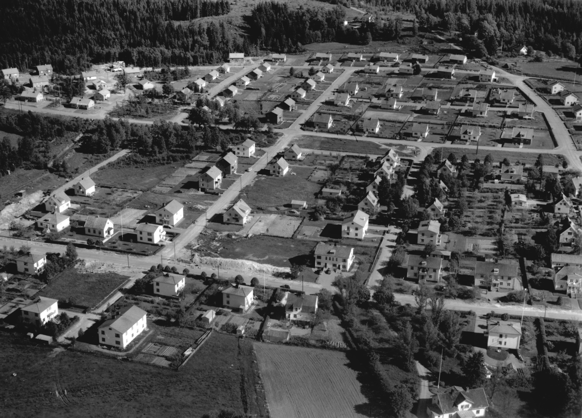 Flygfoto över Landsbro i Vetlanda kommun, Jönköpings län. Nr: 440/1957