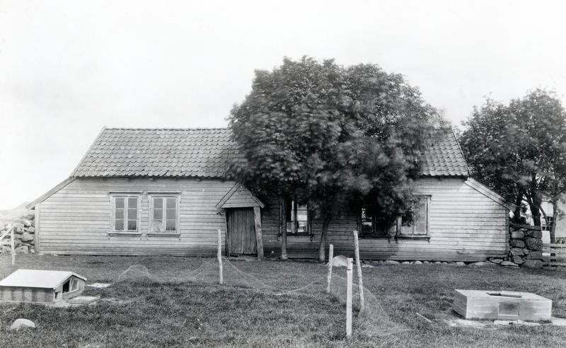 Huset fra Lende fotografert før riving i 1933. (Foto/Photo)