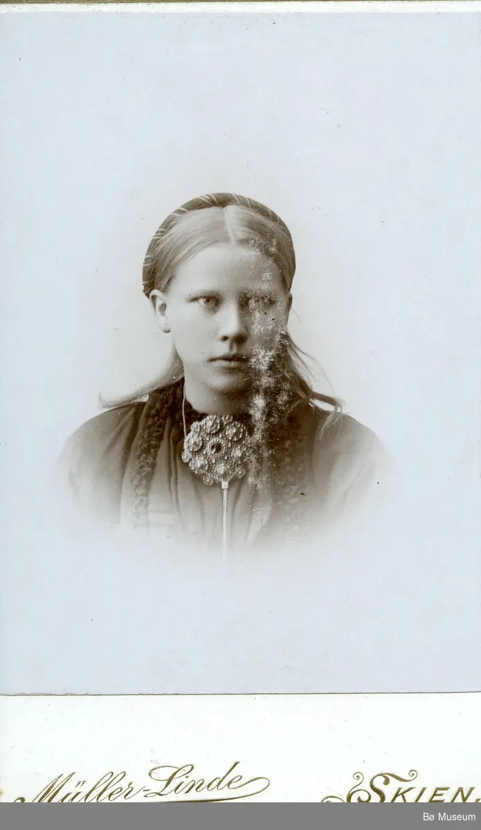 Anne Eika, 16 år gammal