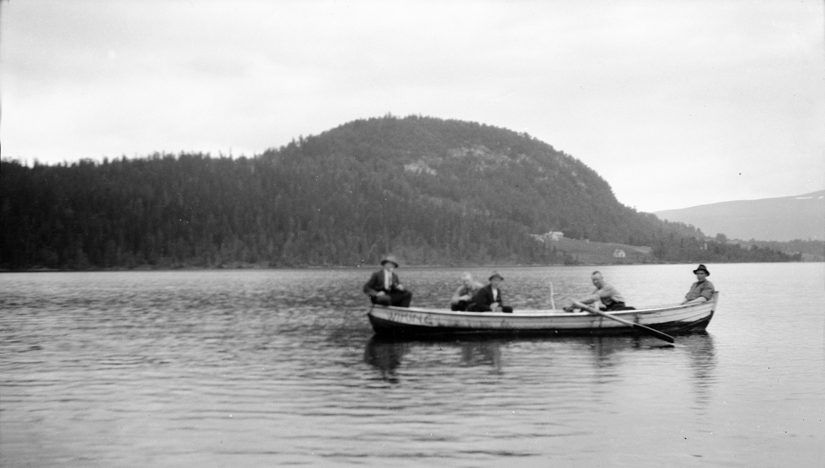 Personer i båten Wiking på Tallsjøen