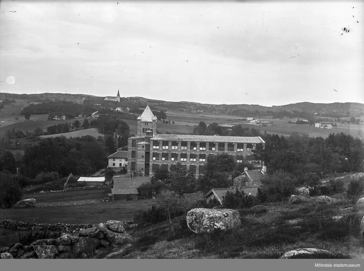 Vy över Annestorps fabriker i Annestorp, Lindome 1930 till 50-tal.