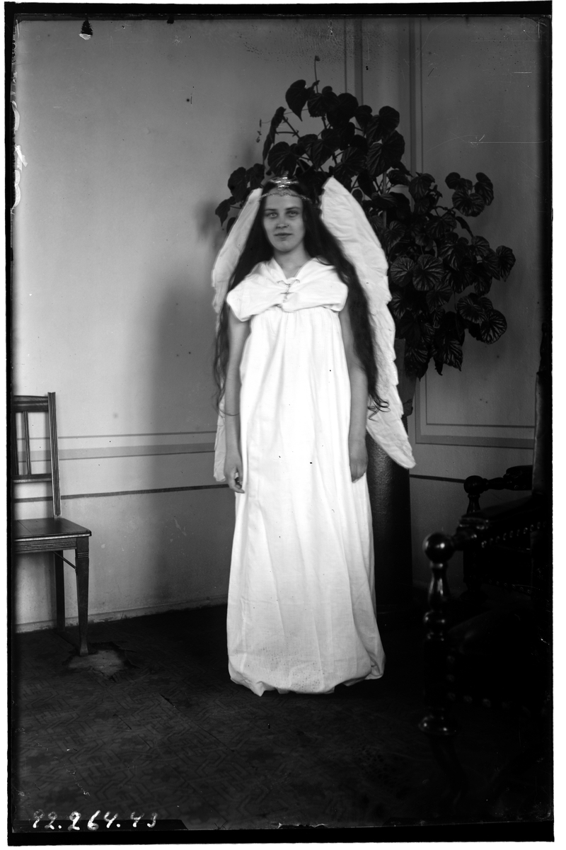 Hålahults sanatorium, interiör, kvinna utklädd till ängel