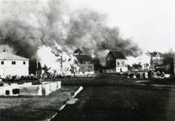 Kirkenes oktober 1944. Tyskerne har stukket husene langs Pre