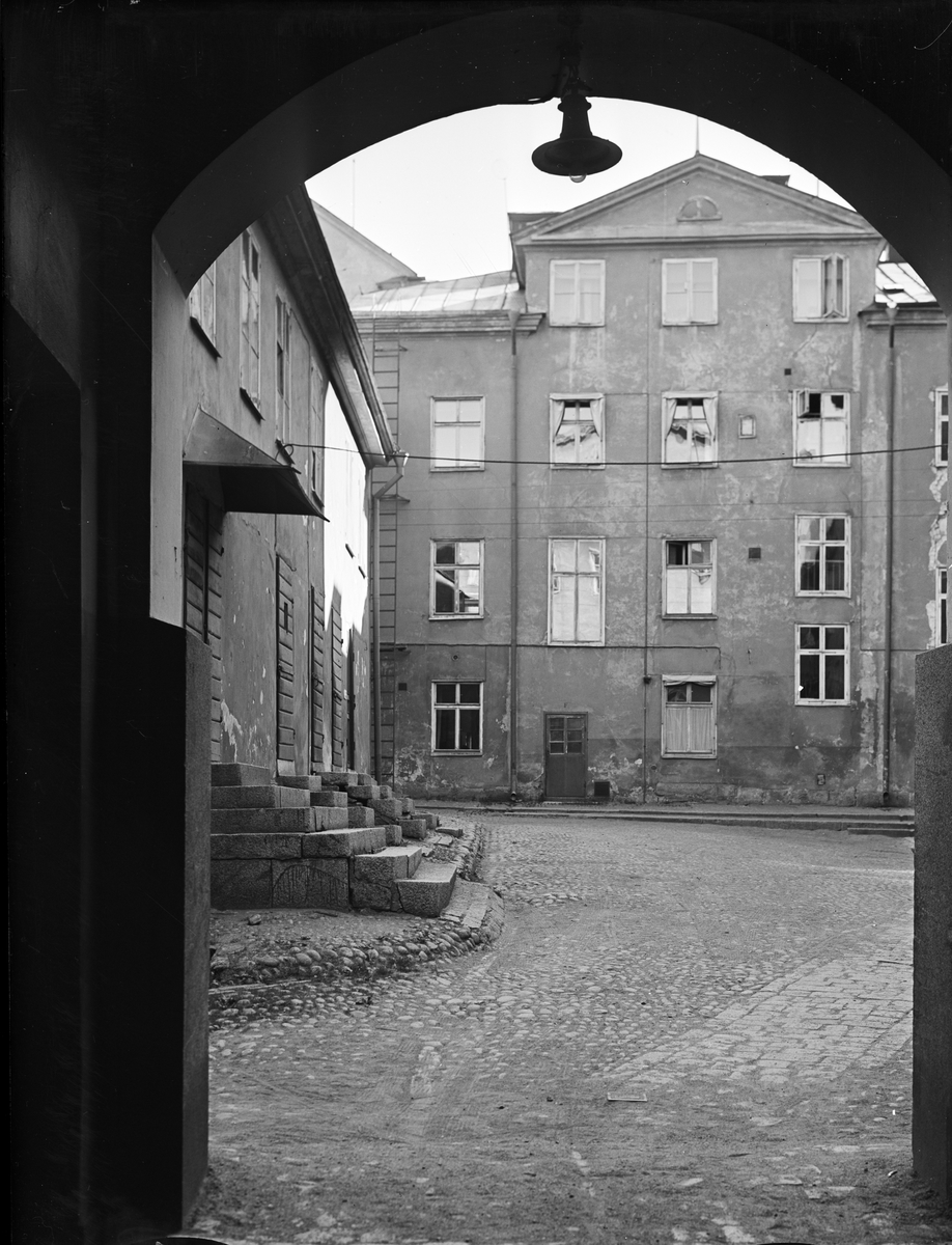 Porten in till gården där Gunnar Sundgren hade sin ateljé, Östra Ågatan 29, Uppsala