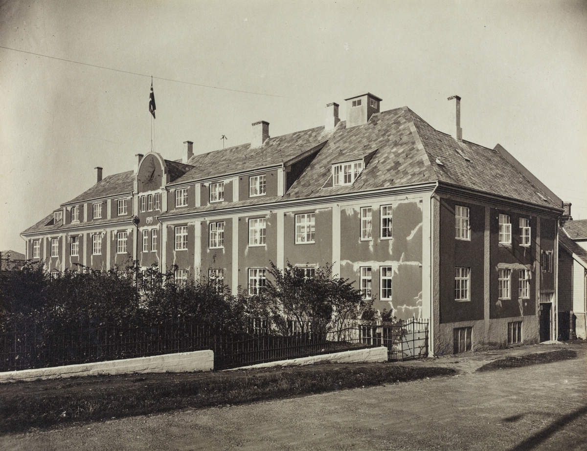 Sjømenns Aldershjem på Hasseløy, bygget 1919, sett fra sydøst.