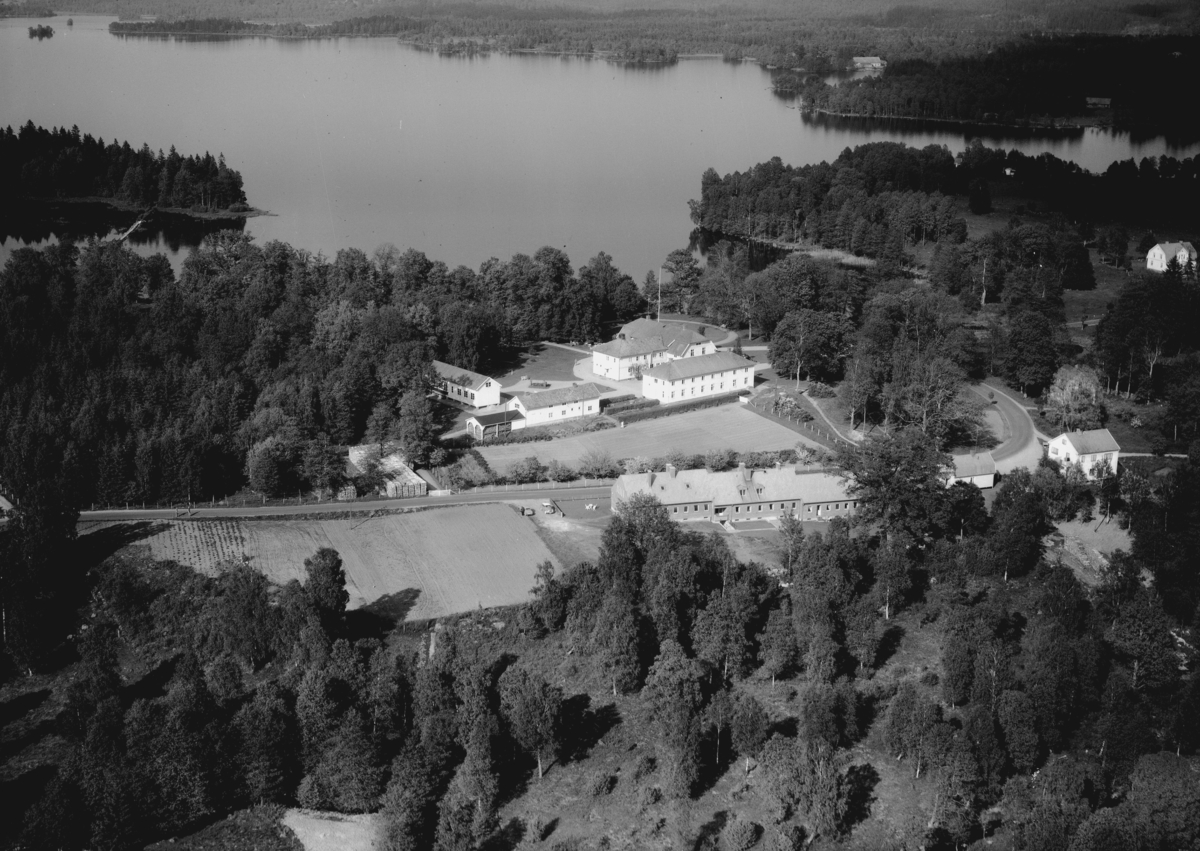 Flygfoto över Herrestad Säteri i Värnamo kommun, Jönköpings län. Nr: 153/1960