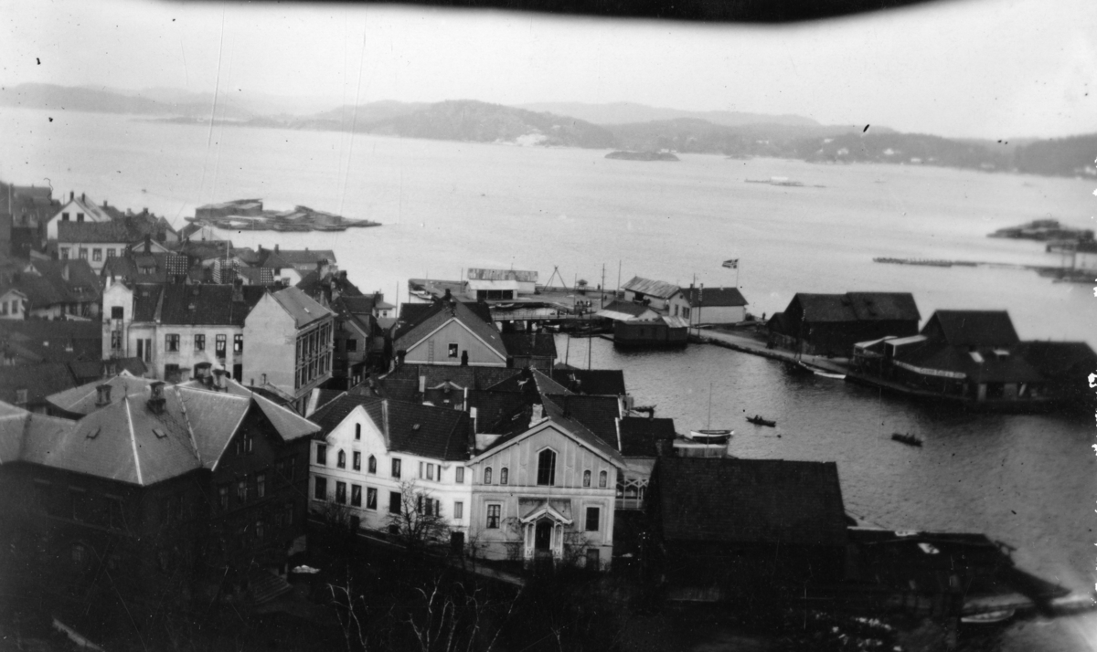 Utsikt over byen fra Folkeskolen. Kragerø ca 1909