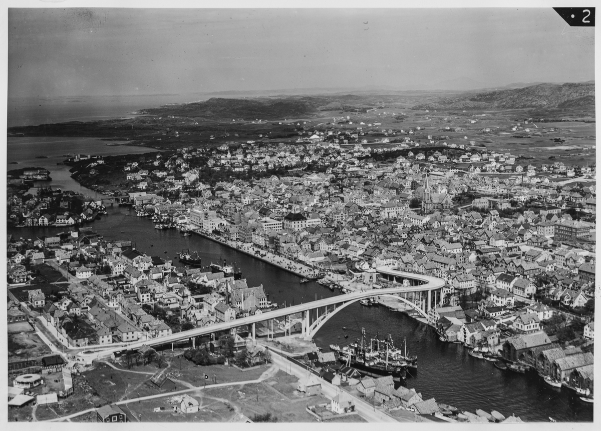 Fugleperspektiv over byen sett mot nord, 1947.