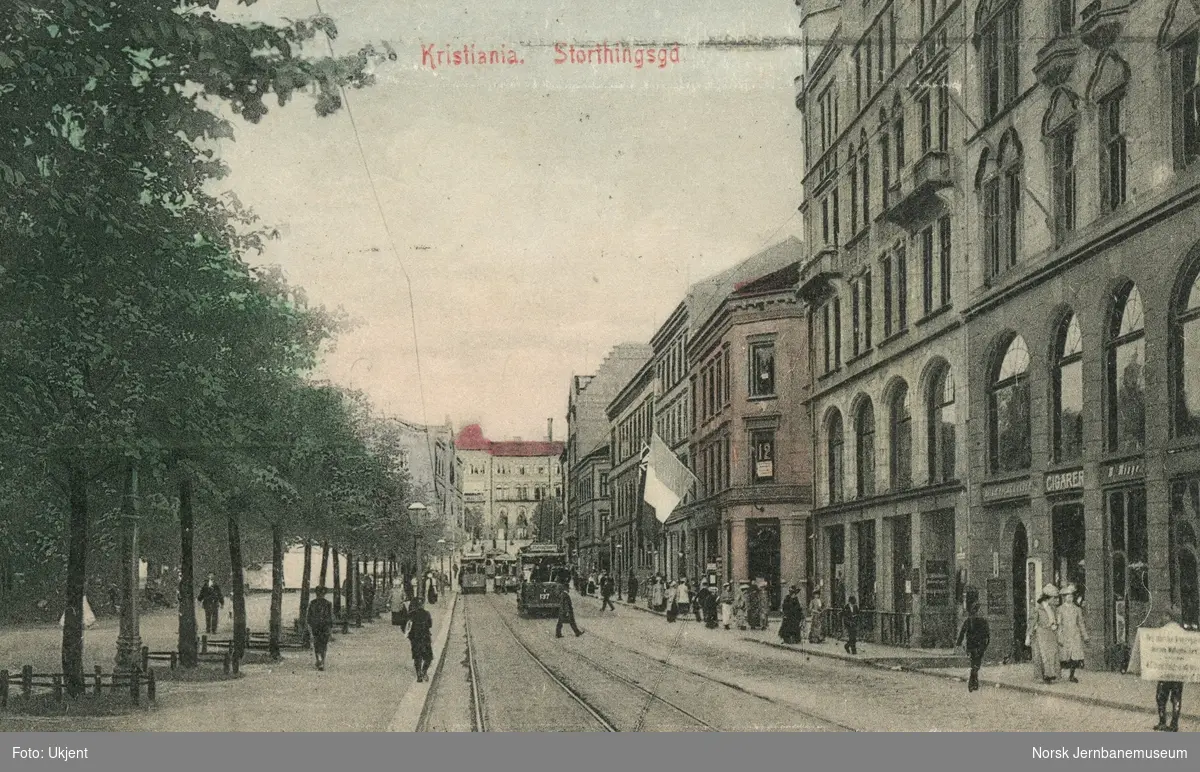 Storthingsgaden (senere Stortingsgaten) i Kristiania (Oslo) med sporvogner