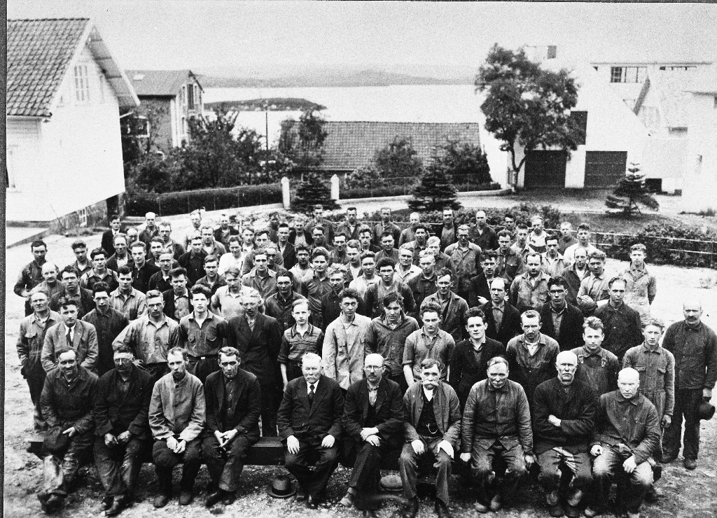 Arbeidarane ved Kvernelands fabrikk i 1937.