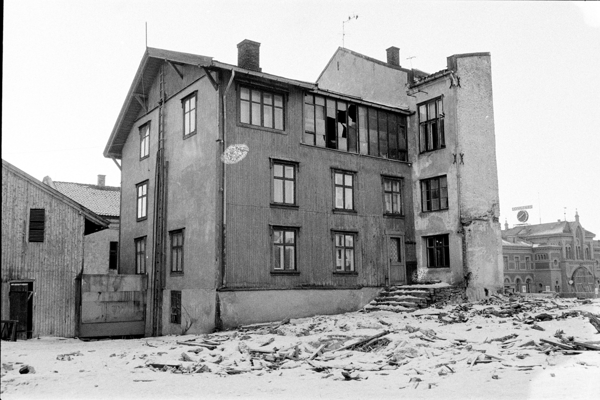 Stangevegen 2, Hamar, rives våren 1972.