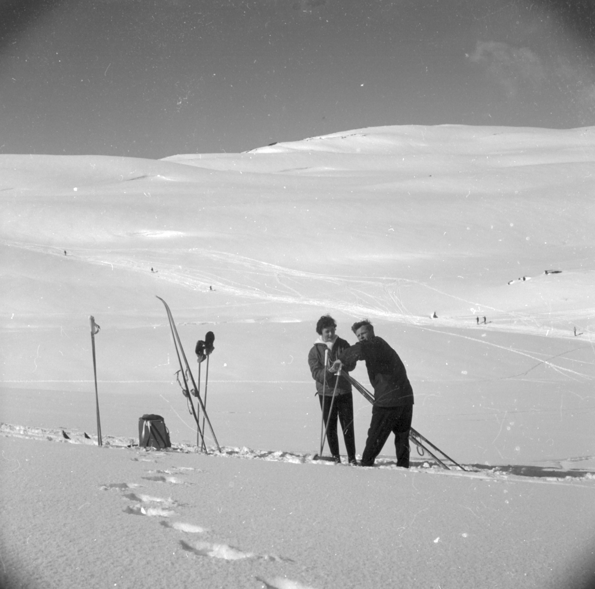 Kirsten og Brynjulf Christensen på skitur på Seljestad. 