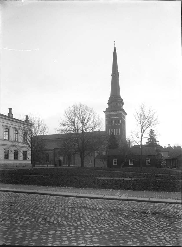 Västerås Domkyrka från Skolgatan mot söder.