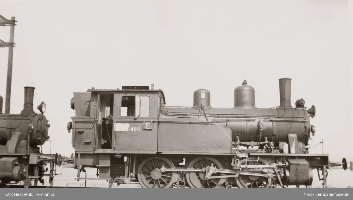 Damplokomotiv type 23b nr. 460 i skiftetjeneste på Trondheim stasjon. Bokstaven E på førerhytten betyr at lokomotivet ble benyttet til skifting på Ila
