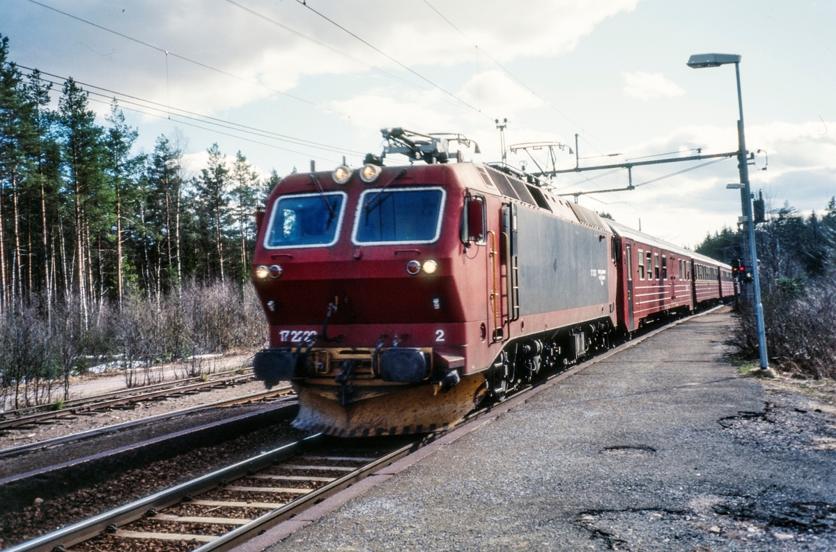 Elektrisk lokomotiv El 17 2223 persontog til Gjøvik på Stryken stasjon