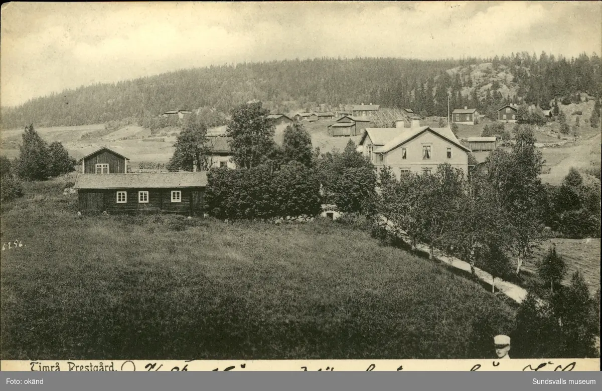 Vykort med motiv över prästgården i Timrå.