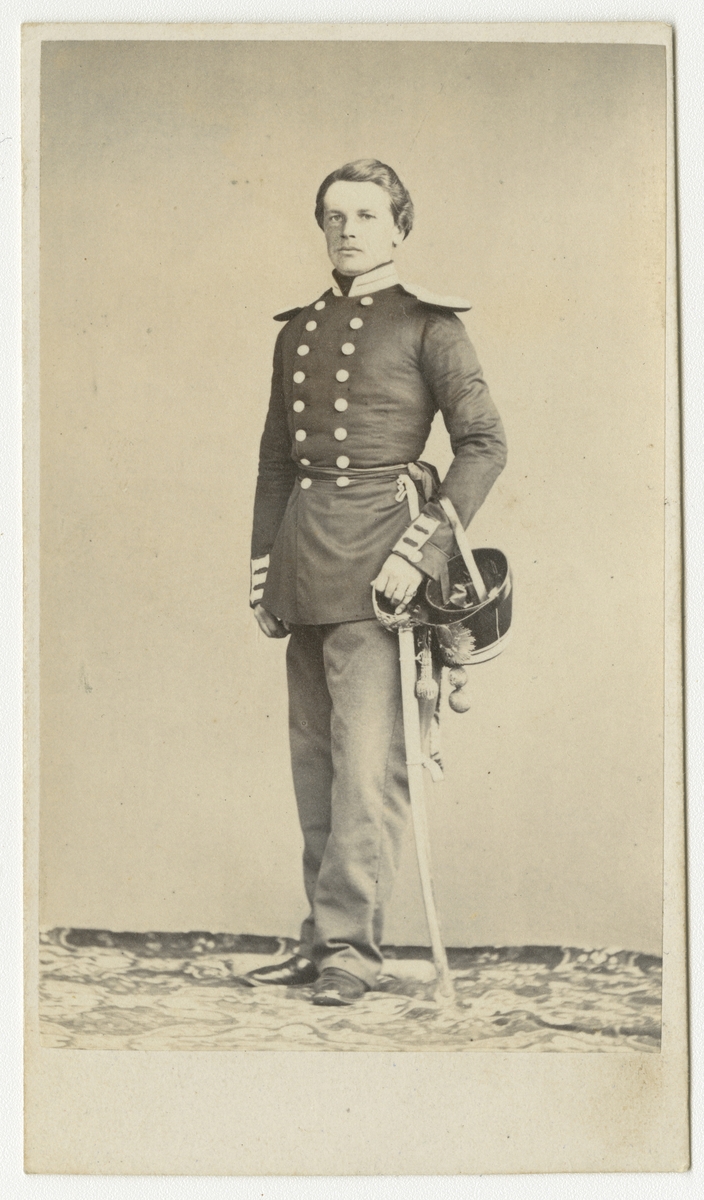 Porträtt av Olof Otto Urban von Feilitzen, underlöjtnant vid Andra livgrenadjärregementet I 5.

Se även bild AMA.0001878.