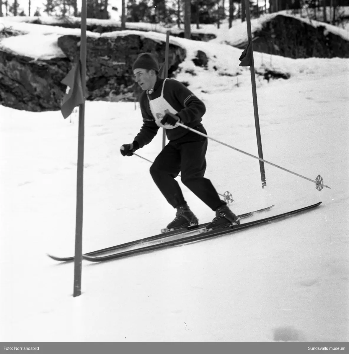 Distriktsmästerskap i Sundsvalls slalombacke. Två första bilderna visar Ingrid Englund.
